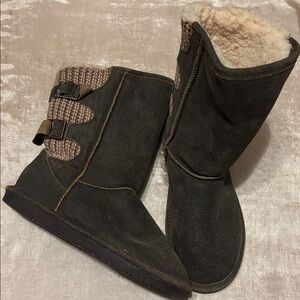 Bearpaw Boshie Distressed Boot Size 9